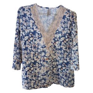 Noracora Blue Floral V-Neck, 3/4 Sleeve Blouse